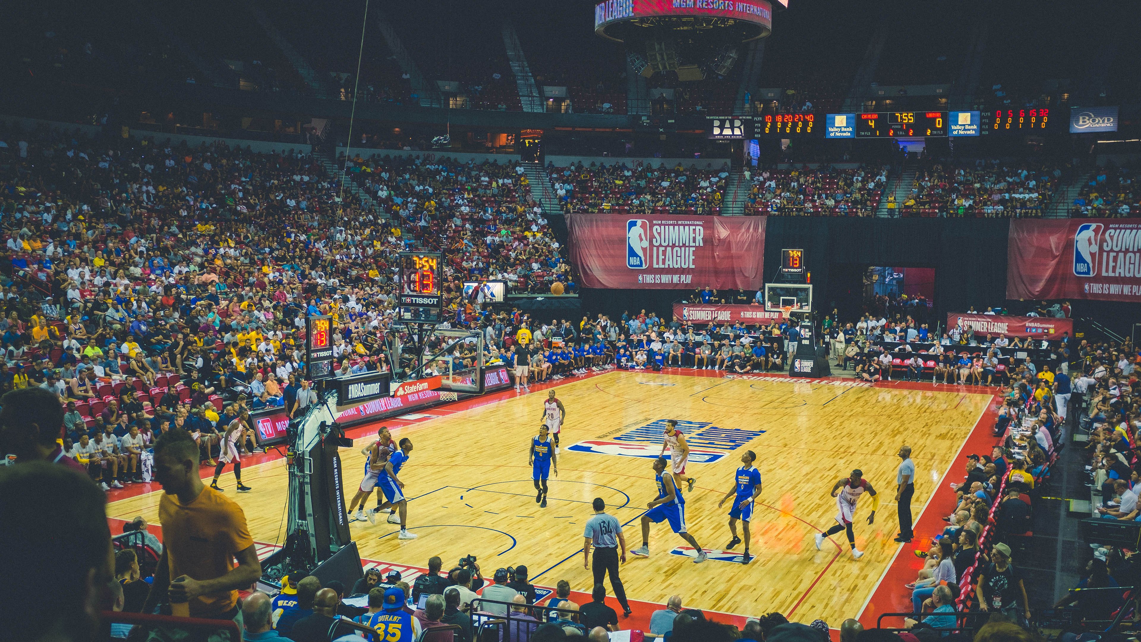 逆境中的“战斗机”球员:伤愈复出引爆团队士气